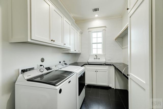 7 Caroline, Galveston, TX 77554