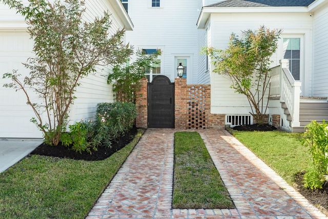 7 Caroline, Galveston, TX 77554