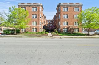 50 Forest Avenue 2S, Riverside, IL 60546