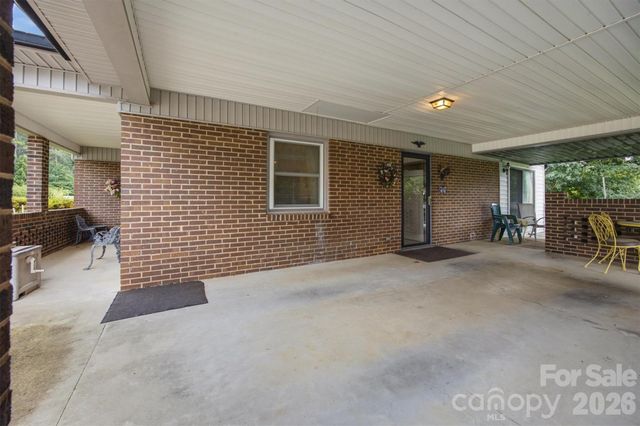 2711 Fairway Acres Circle, Lenoir, NC 28645