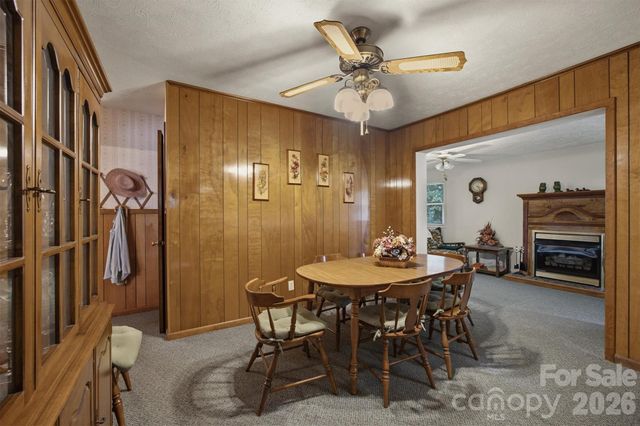2711 Fairway Acres Circle, Lenoir, NC 28645