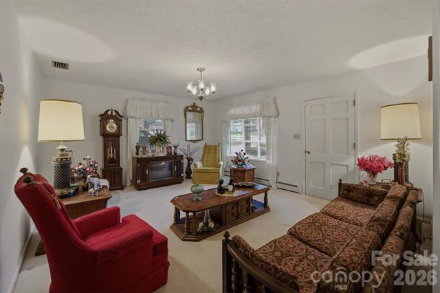 2711 Fairway Acres Circle, Lenoir, NC 28645