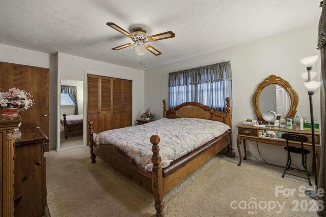 2711 Fairway Acres Circle, Lenoir, NC 28645