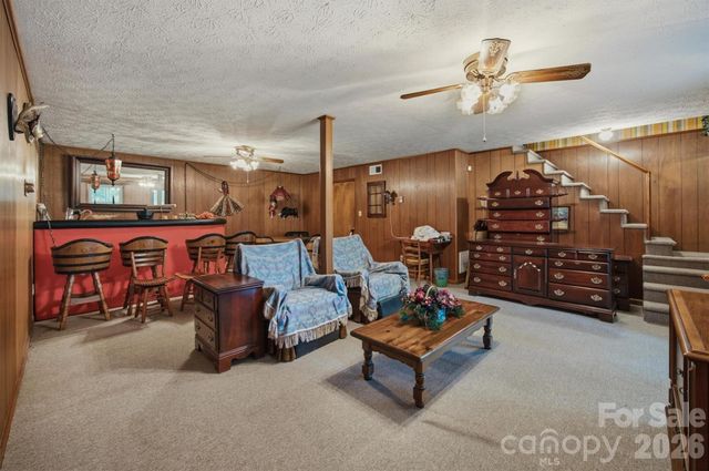 2711 Fairway Acres Circle, Lenoir, NC 28645