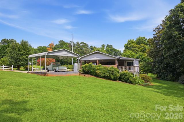 2711 Fairway Acres Circle, Lenoir, NC 28645