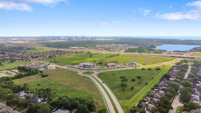 2816 Sand Dune Dr, Seabrook, TX 77586