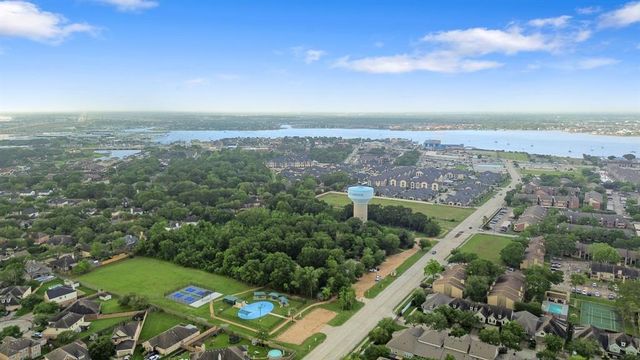 2816 Sand Dune Dr, Seabrook, TX 77586