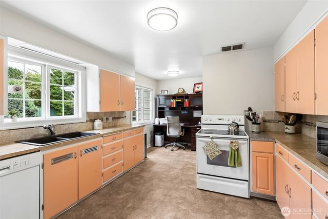 3218 Ogden Road SE, Olympia, WA 98501