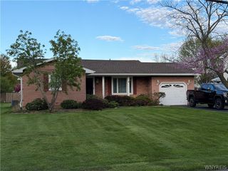 7227 Nickett Drive, Wheatfield, NY 14120