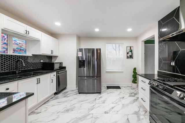 1450 Briarwood Avenue, Columbus, OH 43211