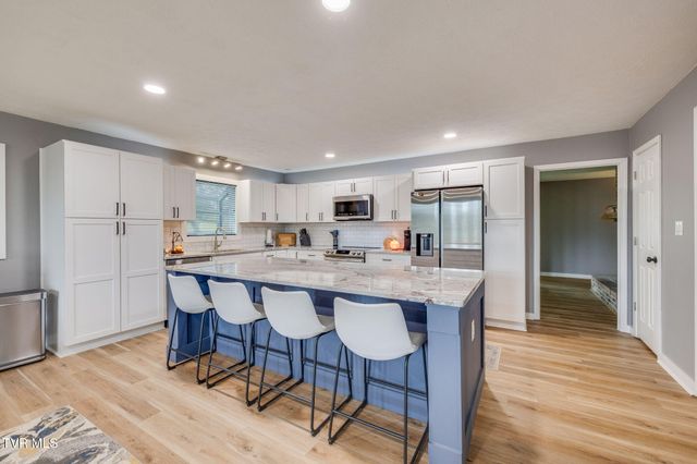 2440 Rivermont Drive, Kingsport, TN 37660