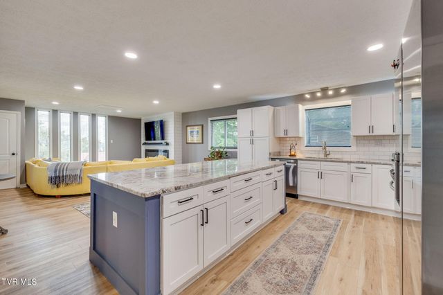 2440 Rivermont Drive, Kingsport, TN 37660