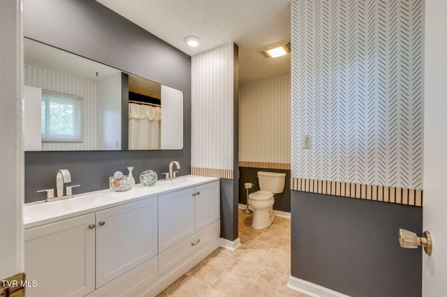 2440 Rivermont Drive, Kingsport, TN 37660