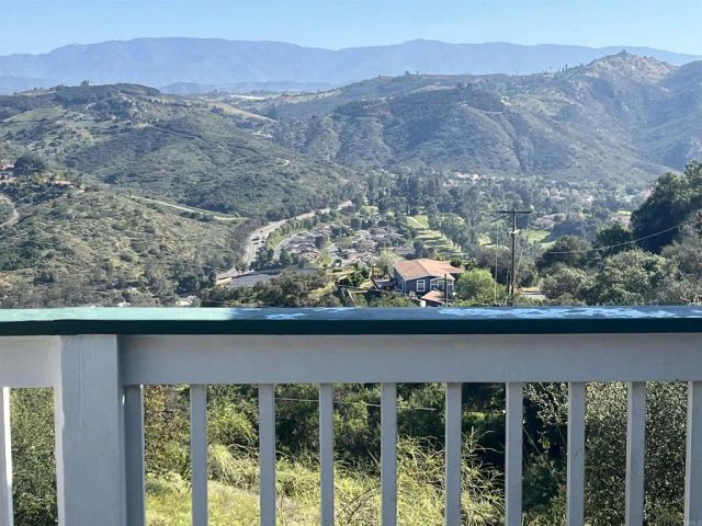 4327 Hollyhill Road, Vista, CA 92084