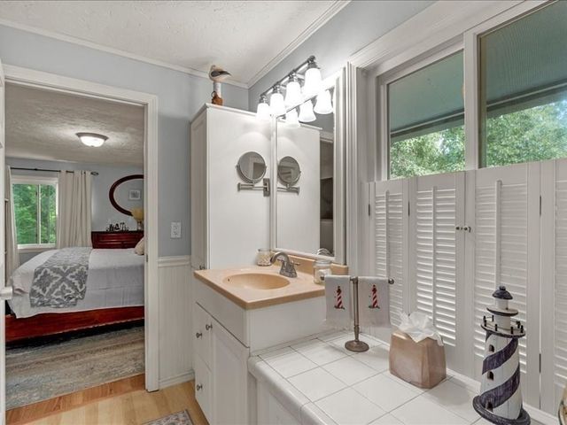 21 Woodvale Ave, Plymouth, MA 02360