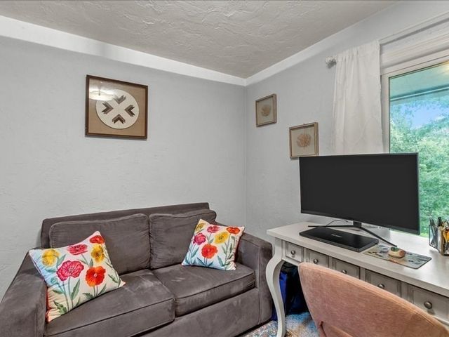 21 Woodvale Ave, Plymouth, MA 02360