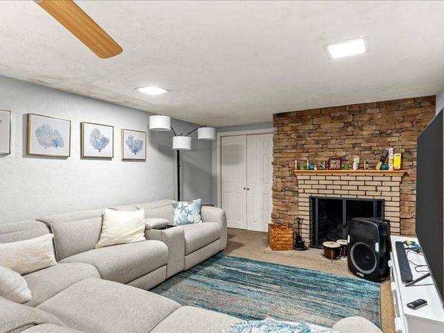 21 Woodvale Ave, Plymouth, MA 02360