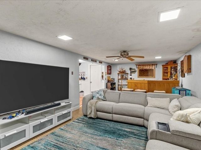 21 Woodvale Ave, Plymouth, MA 02360