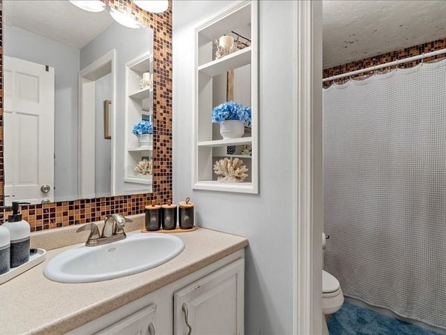 21 Woodvale Ave, Plymouth, MA 02360