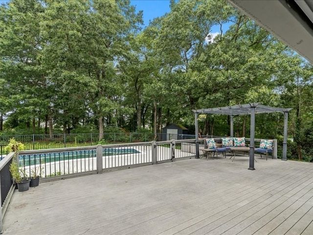 21 Woodvale Ave, Plymouth, MA 02360