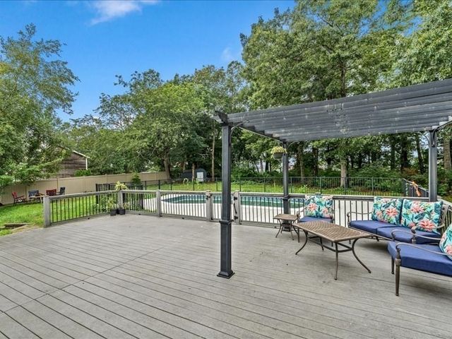 21 Woodvale Ave, Plymouth, MA 02360