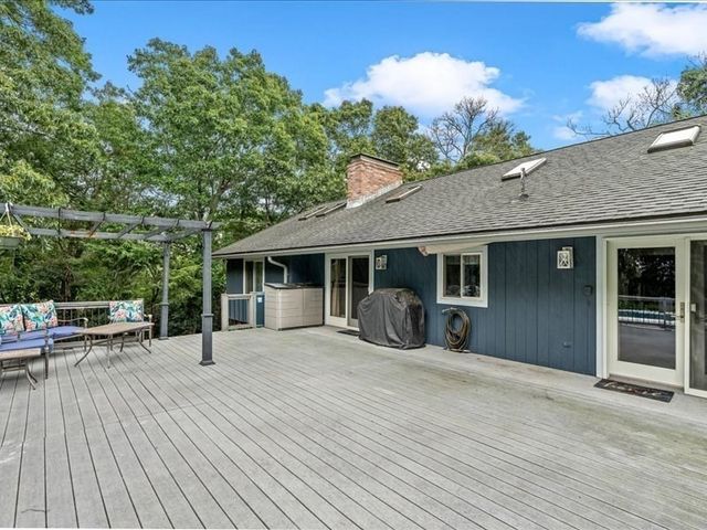 21 Woodvale Ave, Plymouth, MA 02360