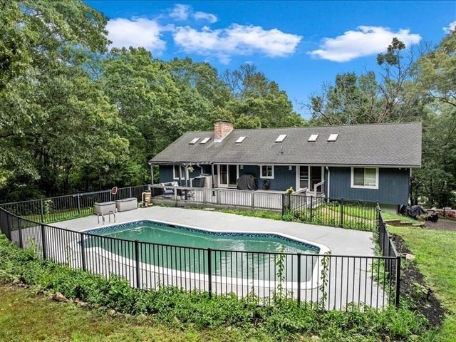 21 Woodvale Ave, Plymouth, MA 02360