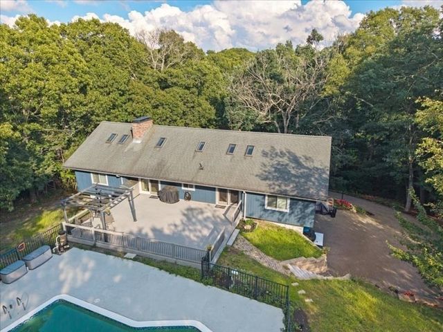 21 Woodvale Ave, Plymouth, MA 02360