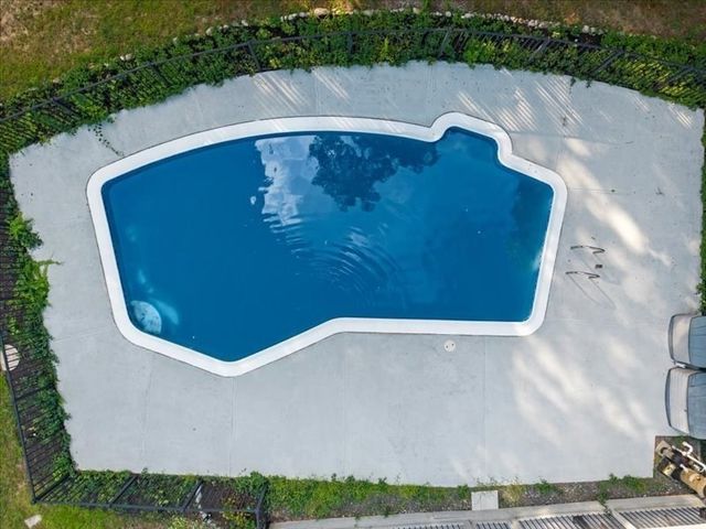 21 Woodvale Ave, Plymouth, MA 02360