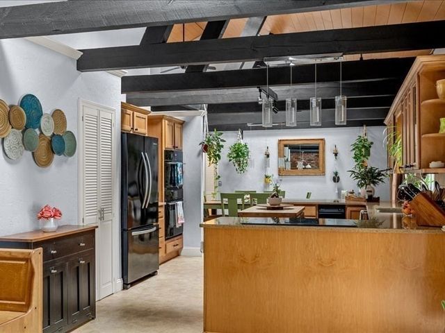 21 Woodvale Ave, Plymouth, MA 02360