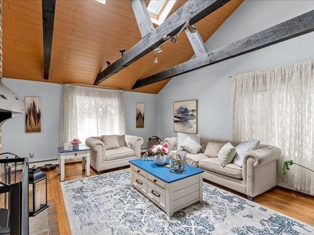 21 Woodvale Ave, Plymouth, MA 02360