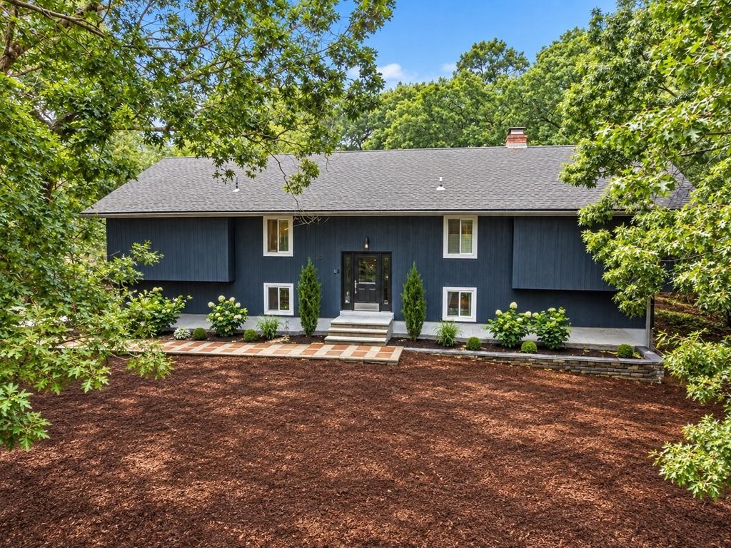 21 Woodvale Ave, Plymouth, MA 02360