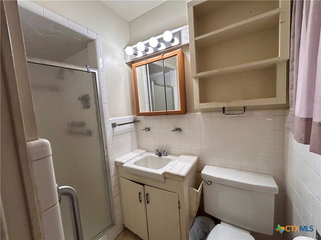 614 Apollo Drive, Edna, TX 77957