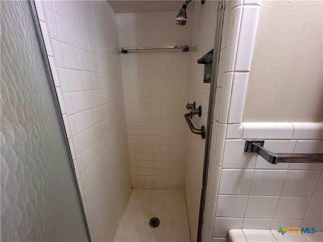 614 Apollo Drive, Edna, TX 77957