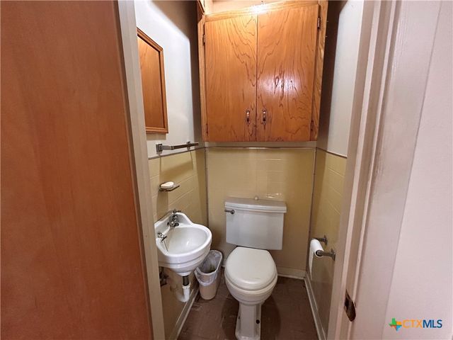 614 Apollo Drive, Edna, TX 77957