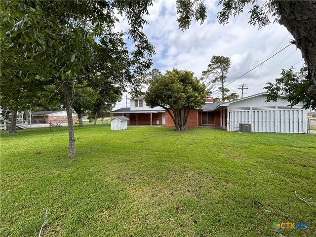 614 Apollo Drive, Edna, TX 77957