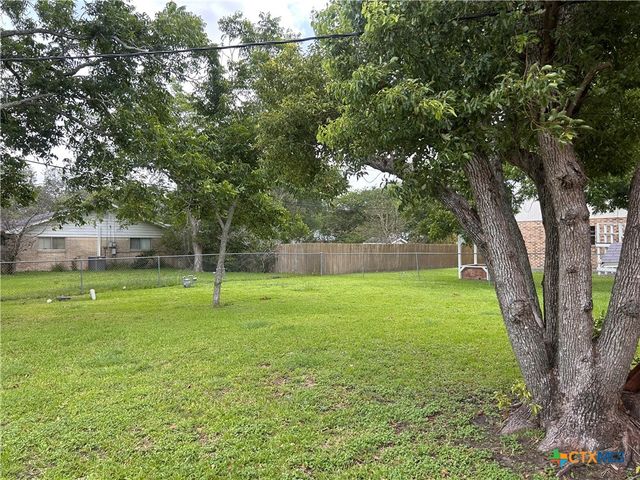 614 Apollo Drive, Edna, TX 77957