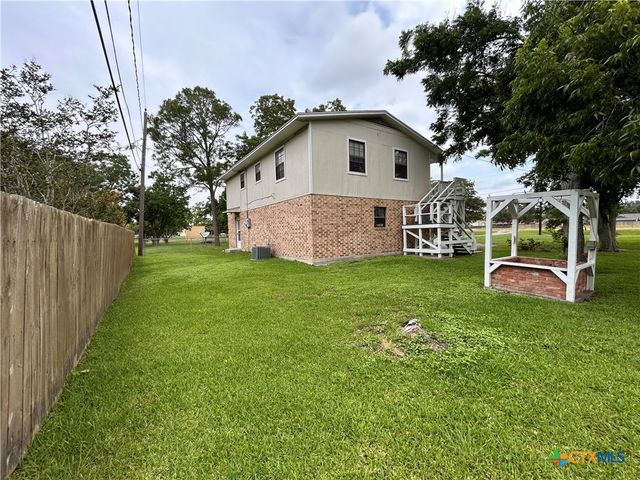 614 Apollo Drive, Edna, TX 77957