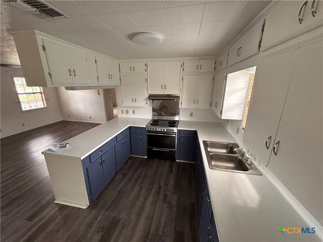 614 Apollo Drive, Edna, TX 77957