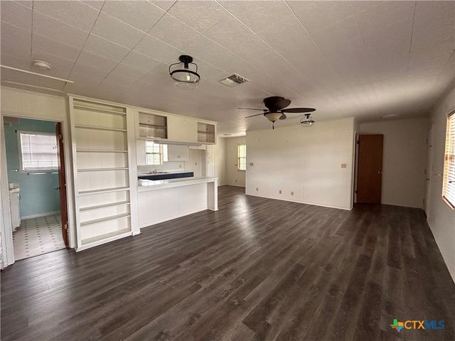 614 Apollo Drive, Edna, TX 77957