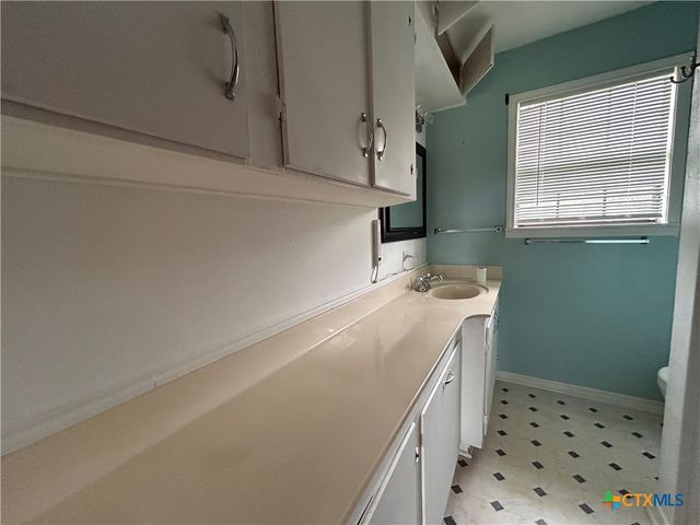 614 Apollo Drive, Edna, TX 77957