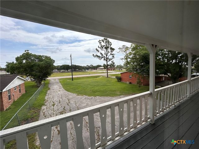 614 Apollo Drive, Edna, TX 77957