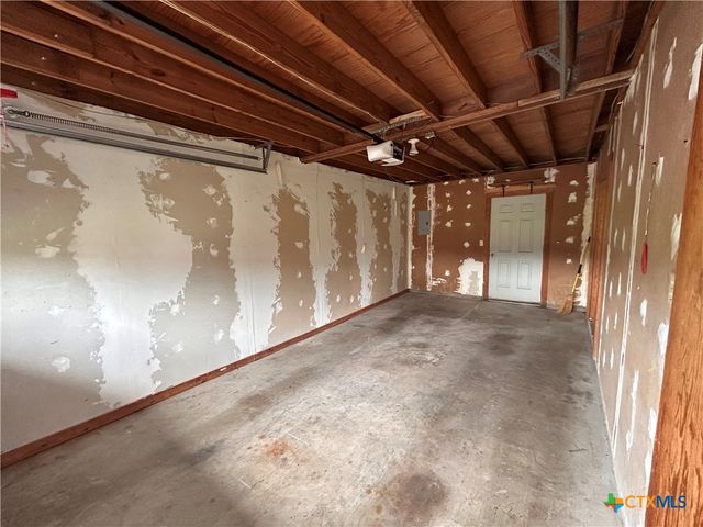 614 Apollo Drive, Edna, TX 77957