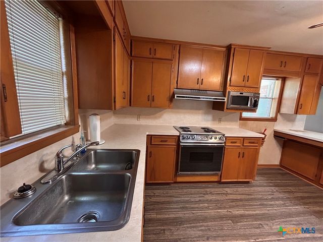 614 Apollo Drive, Edna, TX 77957