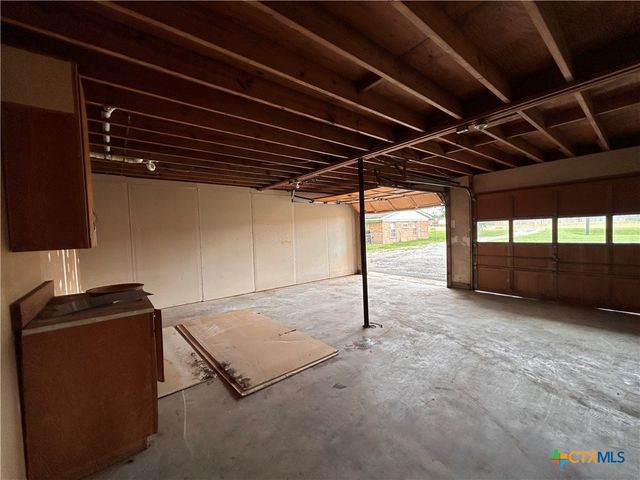 614 Apollo Drive, Edna, TX 77957