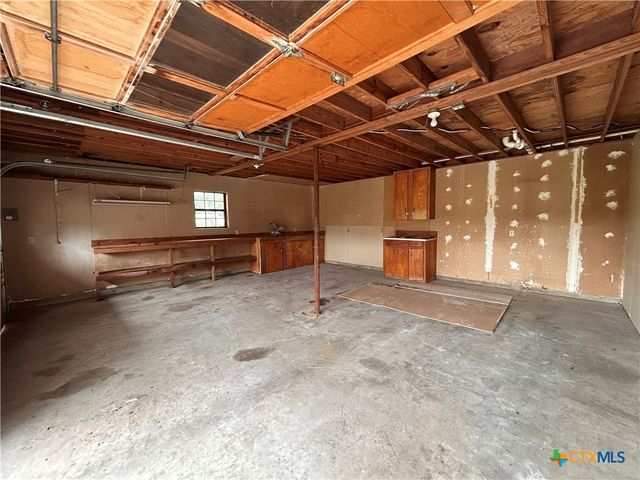 614 Apollo Drive, Edna, TX 77957