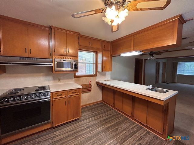 614 Apollo Drive, Edna, TX 77957