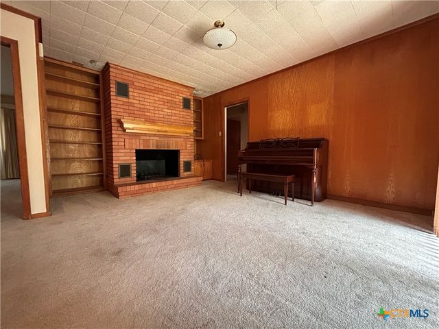 614 Apollo Drive, Edna, TX 77957