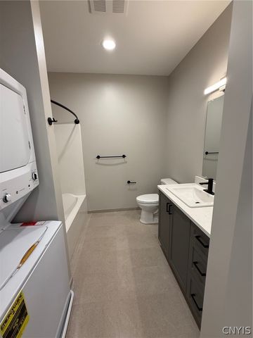 214 Kinne Street 202, Dewitt, NY 13204