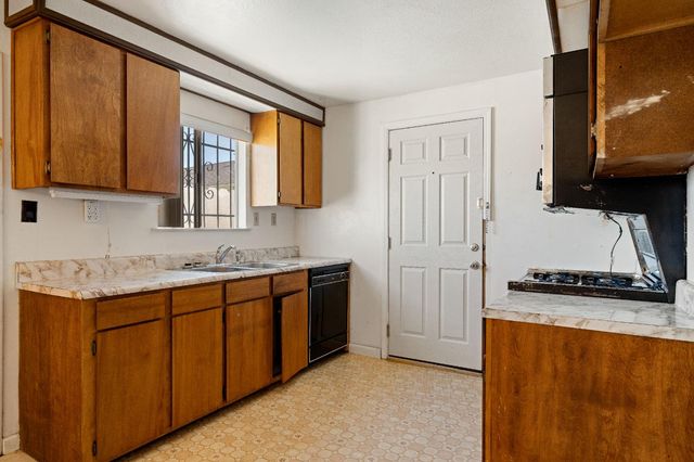 477 Lampasas Ave, Sacramento, CA 95815